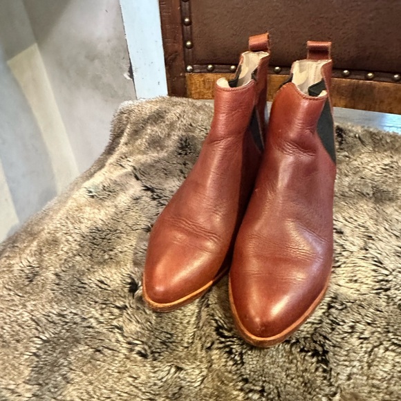 Nisolo Brown Butter Leather Chelsea Ankle Booties/Boot, Size 7 - Picture 10 of 10